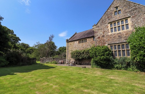 Pontblyddyn House | Y FFERM, pet friendly, character holiday cottage in Pontblyddyn
