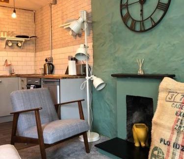 Llanfairpwllgwyngyll House | Y Gorsaf