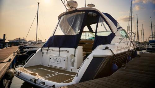 New Forest District Boat Rental | Y-Knot-Two Bedroom Luxury Motor Boat In Lymington