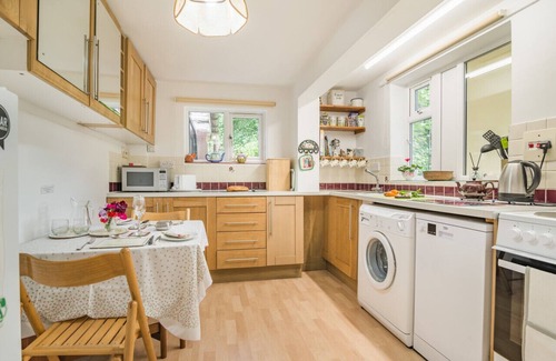 Newcastle-on-Clun House | Y Rhosyn - Two Bedroom House, Sleeps 4