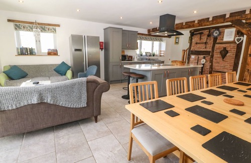 Oswestry Cottage | Y STABL (THE STABLE, family friendly in Llanrhaeadr-Ym-Mochnant