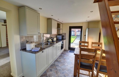 Caersws House | Y Stabl - Two Bedroom House, Sleeps 4