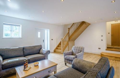 Trevor House | Y Stabl - Uk12742