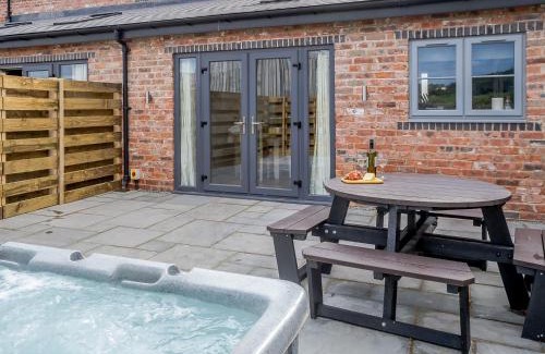 Trevor House | Y Stabl - Uk12742
