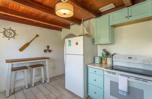 Panacea House | Y Worry! Old Florida Waterfront! Beach, bike trails, boat ramp, fish, & fire pit
