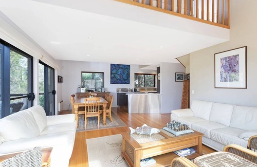 Dalmeny House | Yabbarra Sands - Enjoy the beachside lifestyle.