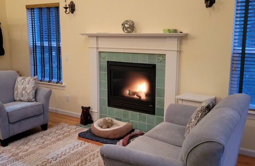 Yachats Cottage | Yachats Beach Cottage - 5 min walk to the ocean.