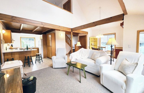 Yachats House | Yachats Lovely 2br Home, Dog Friendly, Walk to Town!