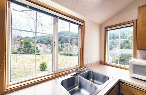 Yachats House | Yachats Lovely 2br Home, Dog Friendly, Walk to Town!