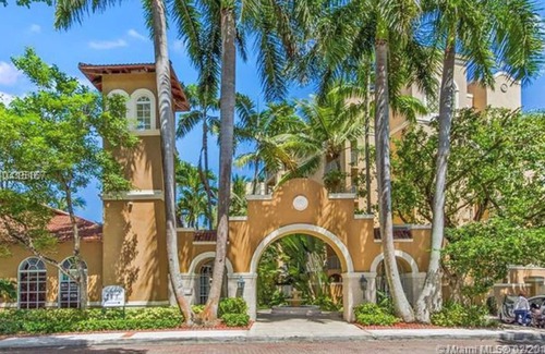Aventura Apartment | Yacht Club Apartment at Aventura ~ Beautifully updated ground floor poolside