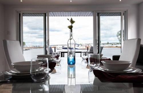 Mauricie Boat Rental | Yacht Club de Trois-Rivières 2 - Maison flottante