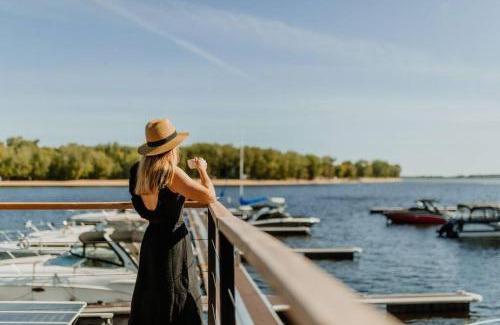 Mauricie Boat Rental | Yacht Club de Trois-Rivières 2 - Maison flottante
