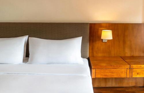 Lambare Hotel | Yacht & Golf Club Paraguayo, a Tribute Portfolio Resort