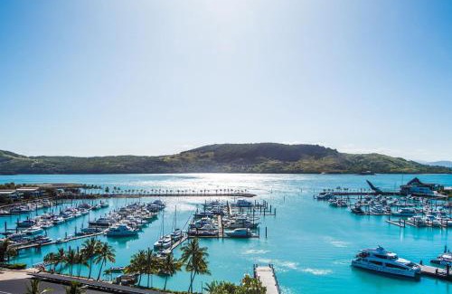 Hamilton Island Apartment | Yacht Harbour Tower 5 - Oceanviews, buggy and private lift access and valet service