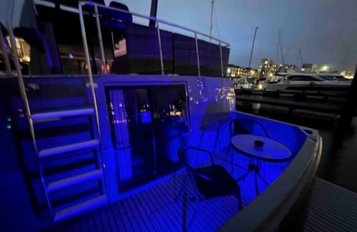 Southampton Boat Rental | Yacht ‘X’ - 44 foot modern yacht on 5 star Marina