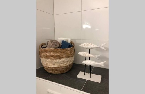 North Geestemund Apartment | Yachtpanorama Weser und Yachthafenblick 1 Zi 7OG