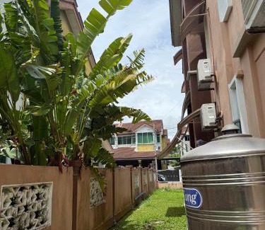 Kampung Behor Gandin House | Yad Roomstay Kangar