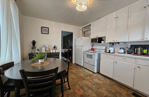 Jonesville House | Yadkin Valley Escape in Wine Country minutes to Downtown Elkin and River