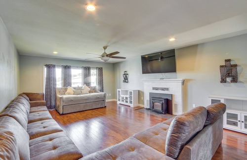 Yakima House | Yakima Home Rental: Seasonal Outdoor Pool, Hot Tub