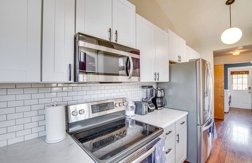 Yakima House | Yakima Home Rental: Seasonal Outdoor Pool, Hot Tub