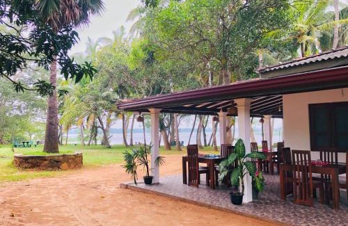 Weerawila Bed & Breakfast | Yala Lucas Lake Hotel