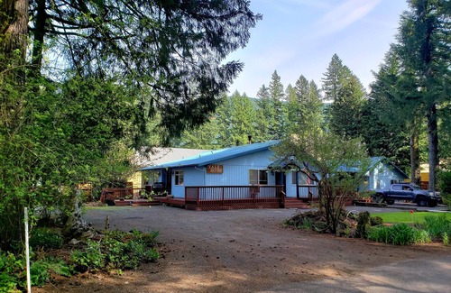 Cougar House | YALE House -Mt St Helens/Yale Lake Retreat