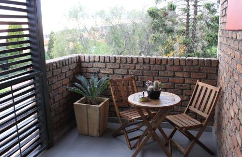 Emalahleni House | Yalla Yalla Boutique Hotel