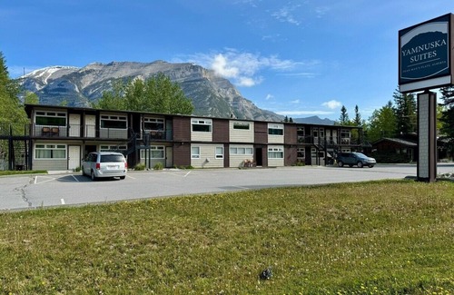 Dead Man's Flats Condo | Yam 14 - 1 Bedroom with Queen