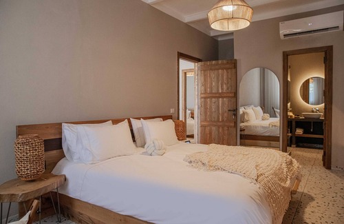 Enfeh Bed & Breakfast | Yam Suites