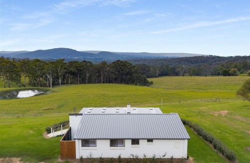 Mittagong House | Yambora Luxe hideaway with fireplace and amazing views