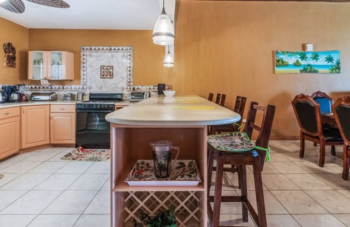 Albion House | YanceyLargo-6BR Two-Story Estate w/Mountain Views by RedAwning