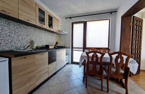 Chernomorets Apartment | Yanevi Apartments/Two Bedroom Apartment with Sea Viewn