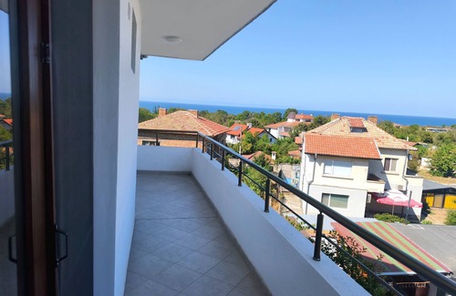 Chernomorets Apartment | Yanevi Apartments/Two Bedroom Apartment with Sea Viewn