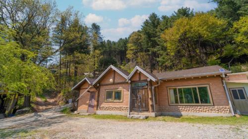 Seojong House | Yangpyeong santa pension