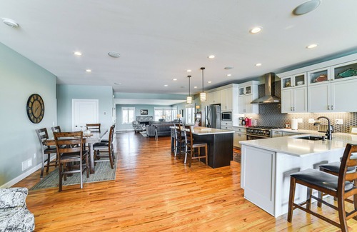 Yankton House | Yankton Vacation Home w/Hot Tub & River Views