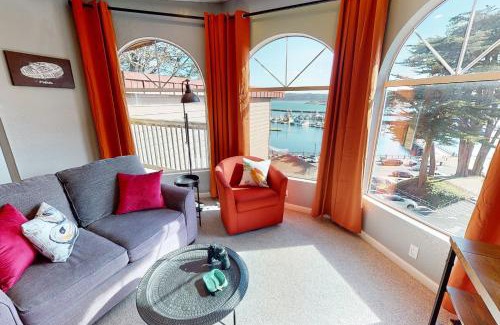 Historic Bayfront House | Yaquina Bay & Bridge Views! Watch the Boats! Kitchen is a culinary delight! Unit 5