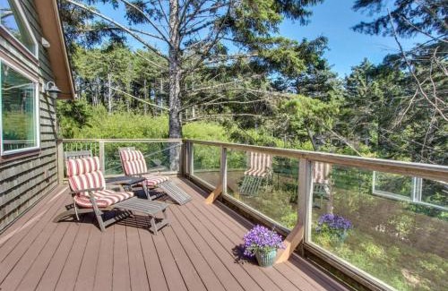 Agate Beach House | Yaquina Lighthouse View Beach Home