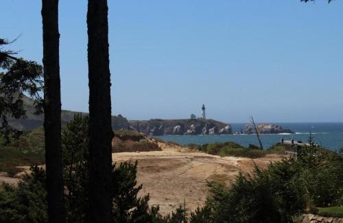Agate Beach House | Yaquina Lighthouse View Beach Home