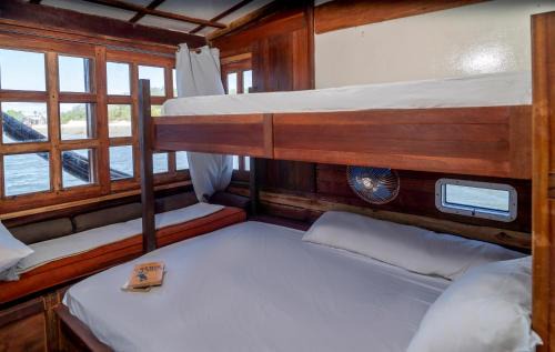 Jericoacoara Boat Rental | Yara Floating Villa