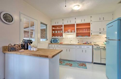 Lake Worth House | Yard and Hot Tub Historic Lake Worth Cottage!