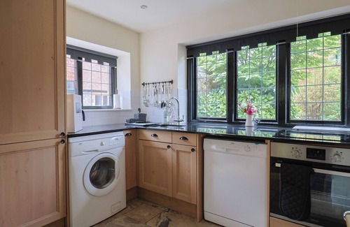 Lyme Regis Cottage | YARD COTTAGE, family friendly, with open fire in Lyme Regis