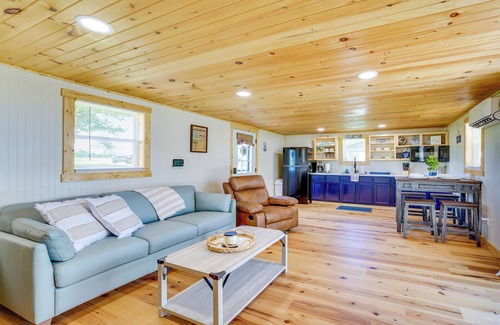 Golden House | Yard w/Lake View: Home Near Table Rock Lake!