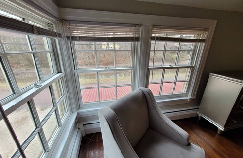 Yardley House | Yardley Boro Canal Cottage - Waterfront & Walkable!