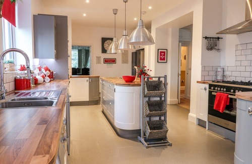 Scarborough Cottage | Yardley Manor