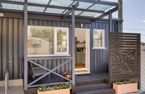 North Hobart Apartment | Yardley on Argyle A Peaceful Hobart Studio