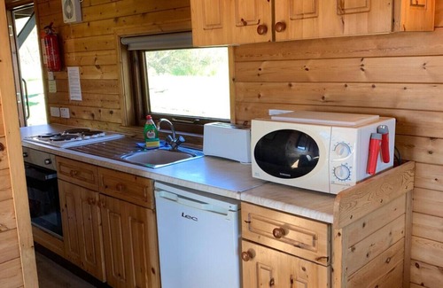 Smallburgh Boat Rental | Yare River Lodge Houseboat
