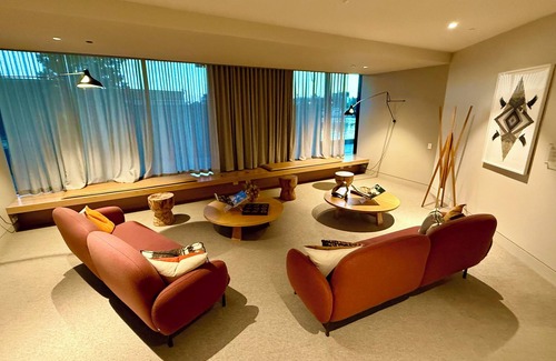 Docklands Apartment | Yarra Accommodation: An Ensuite Double Room.
