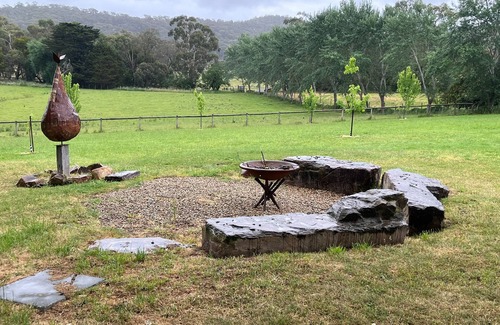 Dixons Creek Cottage | Yarra Fox Farm Farmstay in the heart of the Yarra Valley winery region.