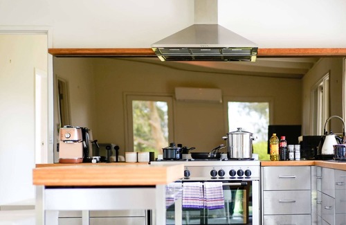 Dixons Creek House | Yarra Valley 2BR Lux Vineyard Retreat