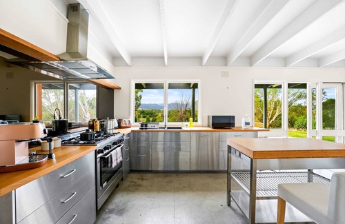 Dixons Creek House | Yarra Valley 2BR Lux Vineyard Retreat
